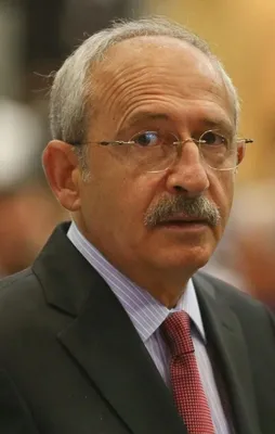 "Kendi kalesine gol atıyor"