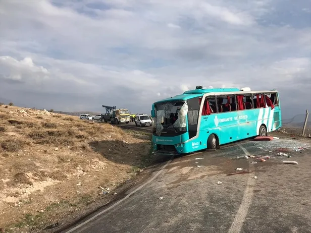 Çankırı'da cenazeye gidenleri taşıyan otobüs devrildi: 34 yaralı-1