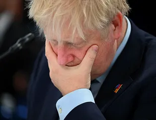 İngiltere'de siyasi kriz! 2 bakanın ardından peş peşe istifalar! Manşetten böyle verdiler: Johnson'ın sonu yaklaştı