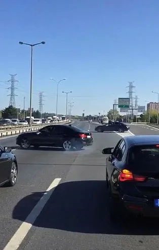 İstanbul Ataşehir TEM Otoyolu'nu trafiğe kapatıp drift yapan magandalar kamerada