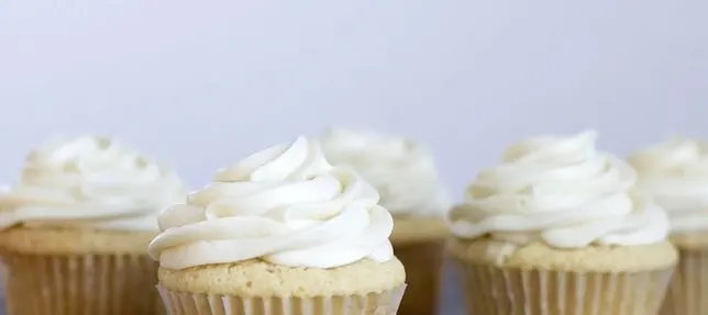 Vanilyalı cupcake tarifi! Gelinim Mutfakta vanilyalı cupcake nasıl yapılır? Kreması için püf noktası ve malzemeler…