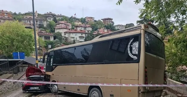 Üsküdar'da midibüs kazası! Öğrencileri taşıyan servis 3 araca birden çarptı! İşte feci kazanın görüntüleri...
