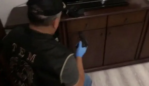 izmirde-fetonun-hucre-evlerine-baskin-21-kisi-yakalandi-1653550173810.jpeg İzmir'de FETÖ'nün hücre evlerine baskın: 21 kişi yakalandı-1