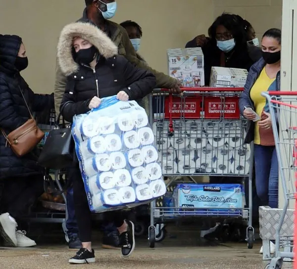 İngiltere'de koronavirüs karantinasında ikinci perde! Halk yeniden tuvalet kağıtlarına hücum etti-6