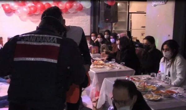 Son dakika: Villada yılbaşı partisine suçüstü! 10'u kadın, 19'u erkek...-2