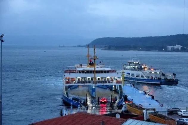 Deniz ulaşımına fırtına engeli! Çanakkale'de tüm feribot seferleri iptal