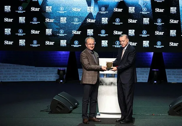 baskan-erdogandan-necip-fazil-odulleri-toreninde-emperyalist-masalara-mesaj-basaramayacaklar-1670009678620.jpeg Başkan Erdoğan'dan Necip Fazıl Ödülleri töreninde emperyalist maşalara mesaj: Başaramayacaklar-5