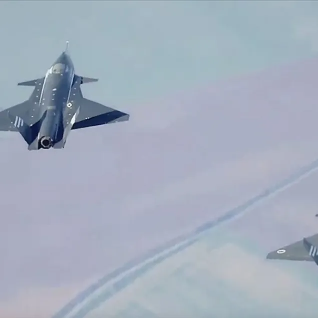 Kızılelma kol kola uçtu