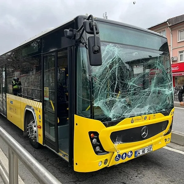 Üsküdar’da İETT otobüsleri çarpıştı