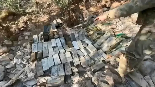 pence-kilit-bolgesinde-teror-orgutu-pkkya-darbe-cok-sayida-muhimmat-ele-gecirildi-iste-goruntuler-1692108673920.jpeg Pençe-Kilit bölgesinde terör örgütü PKK'ya darbe! Çok sayıda mühimmat ele geçirildi... İşte görüntüler-2