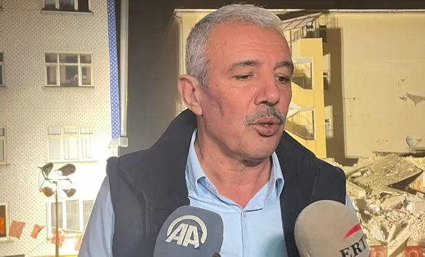 son-dakika-malatyada-coken-binanin-alt-katinda-tadilat-yaptiran-tavukcu-gozaltina-alindi-1636487054047.jpeg Son dakika: Malatya’da çöken binanın alt katında tadilat yaptıran tavukçu gözaltına alındı!-5