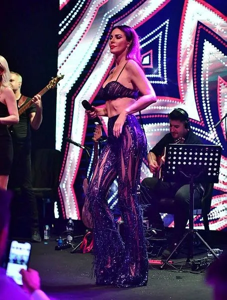 defne-samyeliden-olay-goruntuler-geceleri-yine-hareketlendirdi-1637005521499.jpeg Defne Samyeli'den olay görüntüler! Geceleri yine hareketlendirdi...-2