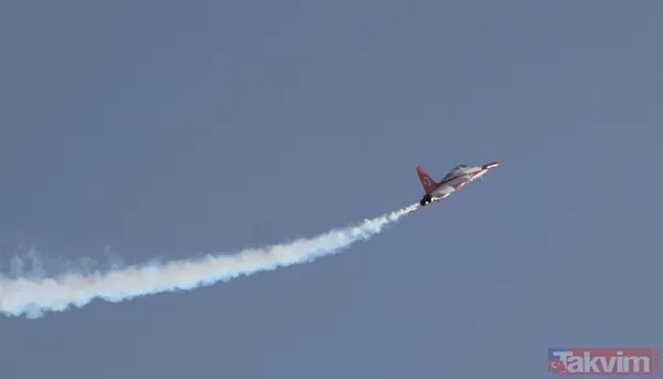 Türk Yıldızları ve SOLOTÜRK'ten nefes kesen gösteri! - 8