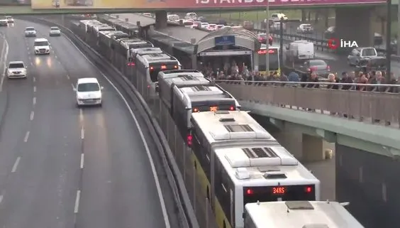 İstanbul’da Metrobüs yoğunluğuna çözüm bulunamıyor!