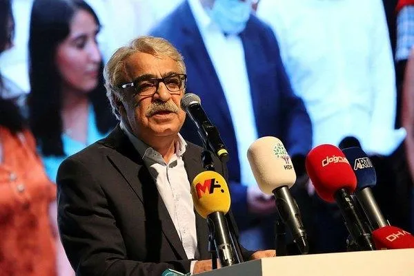 hdp-istanbul-kongresinde-ocalan-sloganlari-pkk-marsi-okuyup-ant-ictiler-1639329931011.jpeg HDP'nin İstanbul Kongresi'nde skandal! 'Öcalan' sloganı atan bölücüler PKK marşı okuyarak ant içti-2