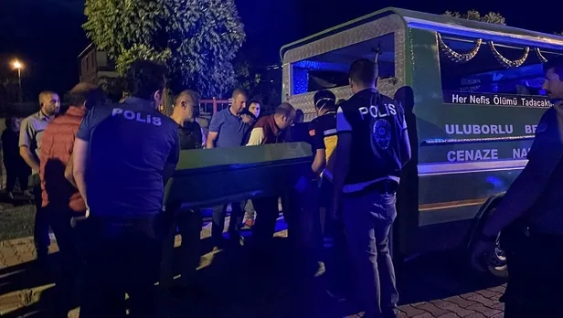 ispartada-kan-donduran-olay-dove-dove-karisini-oldurdu-sonra-kendisini-asti-1657780831087.jpeg Isparta'da kan donduran olay! Döve döve karısını öldürdü sonra kendisini astı-2