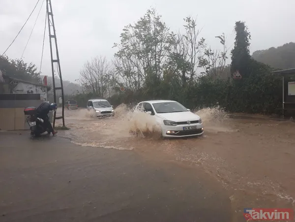 Meteoroloji İstanbul'u uyarmıştı! Beykoz'da yollar göle döndü, sürücüler zor anlar yaşadı - 12