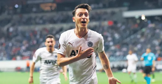 Bild gazetesi, Eintracht Frankfurt ağlarını sarsan Mesut Özil'i manşete taşıdı
