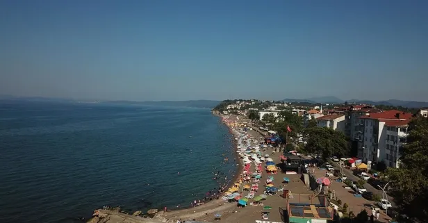 Tatilcilere fırtına engeli! Akçakoca, Şarköy, Şile ve Silivri'de olumsuz hava şartları nedeniyle denize girmek yasaklandı