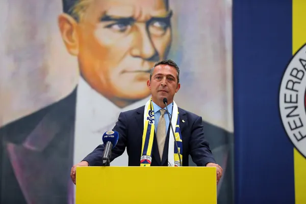 fenerbahce-taraftari-ali-koca-isyan-bayragini-acti-1662025131103.jpg Fenerbahçe taraftarı Ali Koç'a isyan bayrağını açtı-5