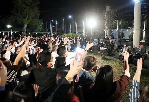 baskan-erdogan-adanada-genclerle-bulustu-genclerimizle-aramiza-kimseyi-sokmayiz-1633891379321.jpeg Başkan Erdoğan, Adana'da gençlerle buluştu: Aramıza kimseyi sokmayız-5