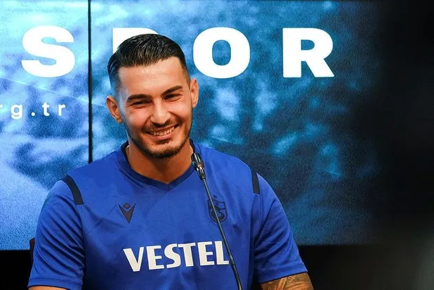 ugurcan-cakir-hem-kurtariyor-hem-de-attiriyor-bir-asist-daha-1622749034355.jpeg Uğurcan Çakır hem kurtarıyor hem de attırıyor! Bir asist daha...-2