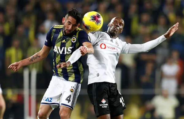 ali-koc-bir-ilki-daha-yasadi-fenerbahce-ilk-kez-uefa-avrupa-liginde-gruplardan-cikamadi-1637927482914.jpg