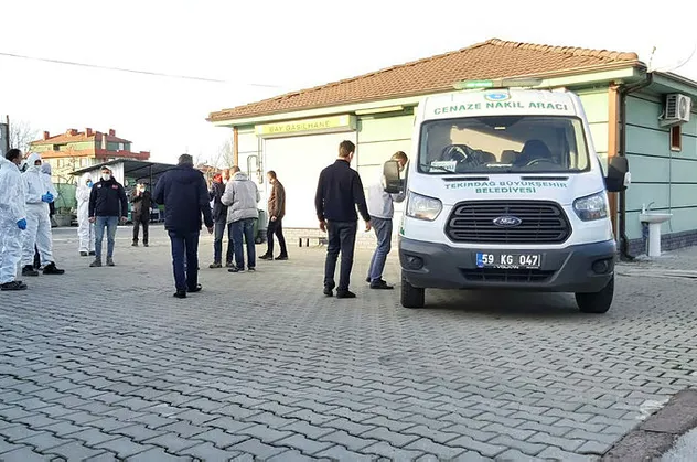 Tekirdağ'da akılalmaz olay! Aile üyeleri isyan etti: Bu cenaze yürüyerek mi çıktı?