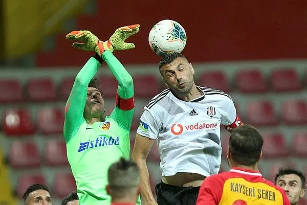 kartal-duvara-tosladi-1594082812953.jpeg