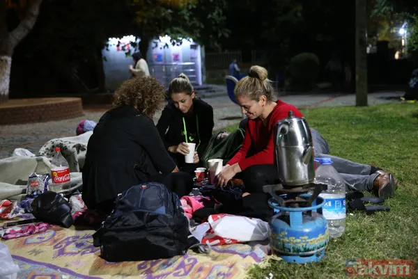 İstanbul'da 5.8'lik deprem sonrası milyonlar sokaklara akın etti! İşte İstanbul'dan kareler... - 17