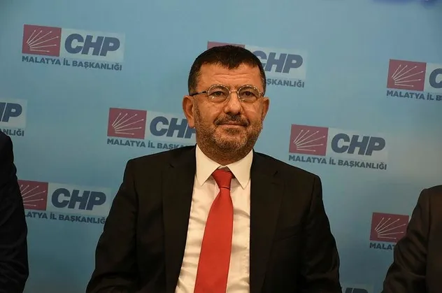 CHP'li Veli Ağbaba'dan kırpılmış video ile algı operasyonu! İşte Başkan Erdoğan'a atılan "keyif çayı" iftirasının aslı