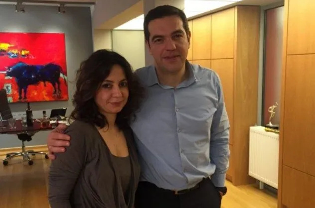 Aslı Aydıntaşbaş'ın Yunan halkının sandığa gömdüğü çakma solcu Çipras'ı övmesi dalga konusu oldu