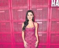 Beni utandırmayın diyen Hande Erçel’den samimi itiraf: Mavi ne isterse onu yapıyorum