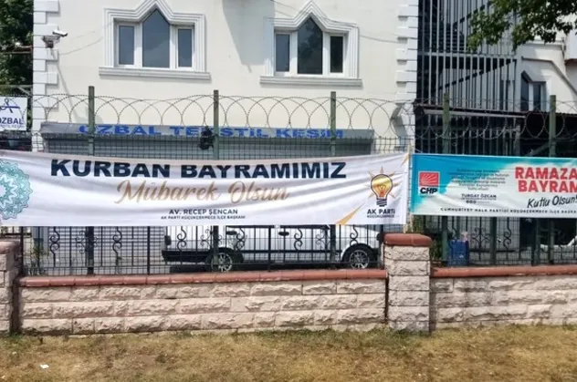 CHP'li Küçükçekmece Belediyesi'nden yeni bir skandal daha! Kurban Bayramı yerine Ramazan Bayramı afişi astırdılar!