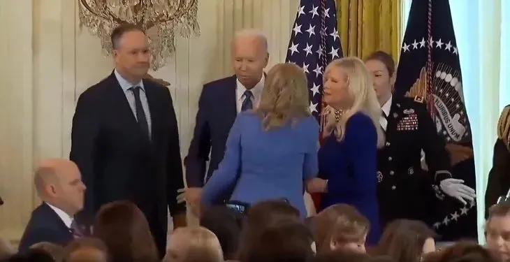 yaptigi-gaflarla-gundemden-dusmeyen-abd-baskani-joe-bidendan-yeni-bomba-bu-sefer-de-esini-karistirdi-1721404037416.jpeg Yaptığı gaflarla gündemden düşmeyen ABD Başkanı Joe Biden'dan yeni bomba: Bu sefer de eşini karıştırdı-2