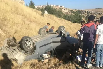 Otomobil şarampole yuvarlandı