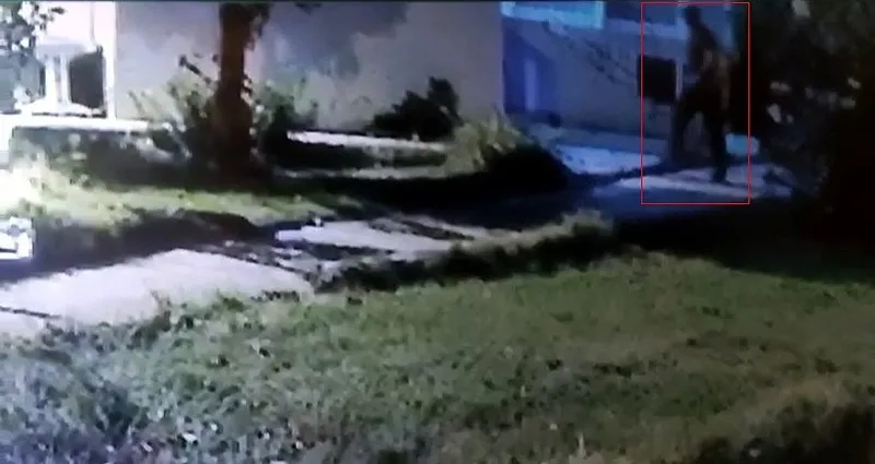 Antalya'da eski koca dehşeti! Genç kadın eşarbıyla boğularak katledildi | Cinayet öncesi ve sonrası kamerada (İHA)