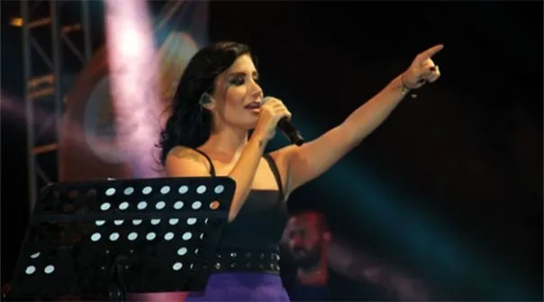 25-haftada-9-kilo-eriten-irem-derici-diyeti-65ten-56-kiloya-dusme-sirri-ortaya-cikti-1696070071672.jpeg 3 formülle yağları çatır çatur eritti! 2.5 haftada 9 kilo eriten İrem Derici diyeti!-5