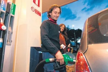 Petrol savaşla fırladı! Türkiye farkını eşel zamla ortaya koydu