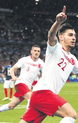 Beşiktaş, Kaan Ayhan ve Onur Bulut için kolları sıvadı