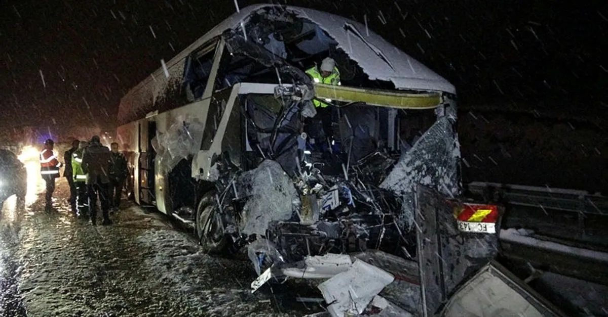 Samsun Da Korkunc Kaza Yolcu Otobusu Tira Carpti Videosunu Izle Takvim Tv