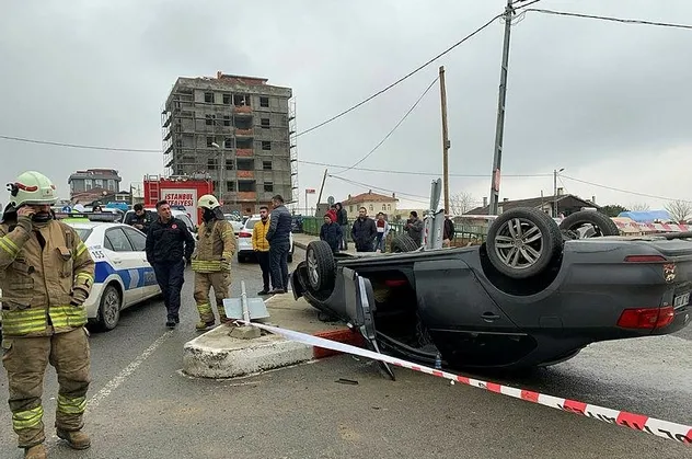 Son dakika: İstanbul Sultanbeyli'de feci kaza! Otomobil takla attı