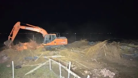 aksarayda-yurek-sizlatan-haber-yagis-nedeniyle-coken-agildaki-50-kucukbas-telef-oldu-1714948208613.jpeg Aksaray'da yürek sızlatan haber! Katliam gibi olay: Çöken ağıldaki 50 küçükbaş hayvan telef oldu !-2