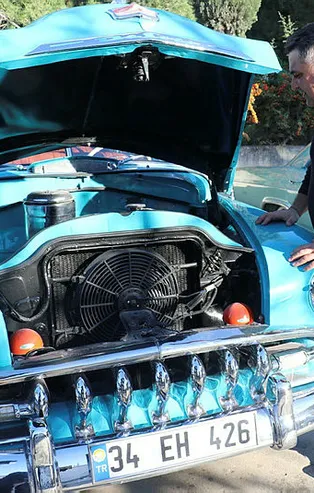 Hurda araçları baştan aşağı yenileyip iş adamlarına satıyor! 'Parçalarını Amerika'dan alıyorum'