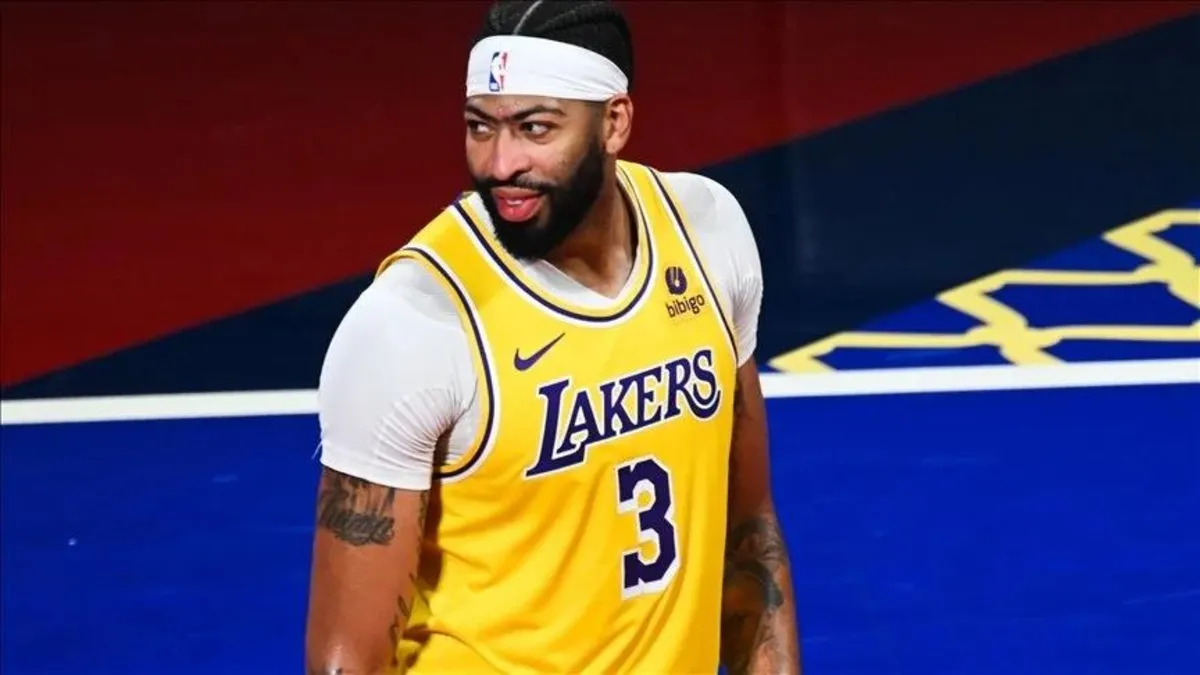 Lakers yıldızlarıyla güldü
