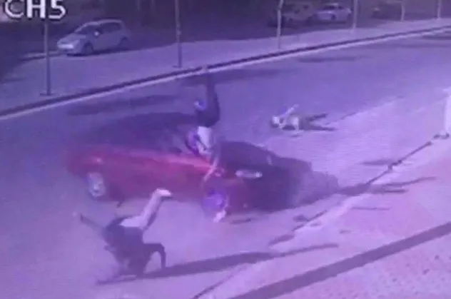 Konya'da kan donduran kaza! Kontrolden çıkan araç aileyi biçti