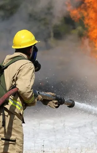 Bursa'da korkutan yangın! Apartmanda mahsur kalan 12 kişi kurtarıldı