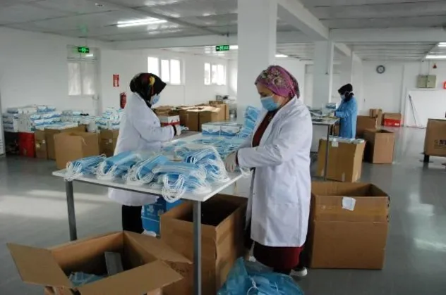 Günde 300 bin maske üreterek yurt dışına ihraç ediyorlar!