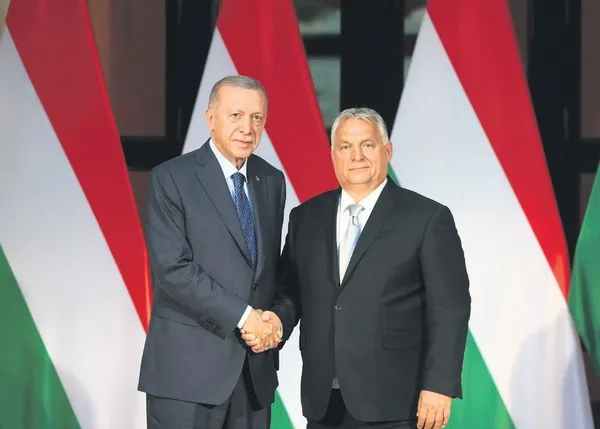baskan-erdogandan-macaristan-donusu-onemli-mesajlarbay-bay-kemal-cekip-gitmeli-1692657335412.jpeg