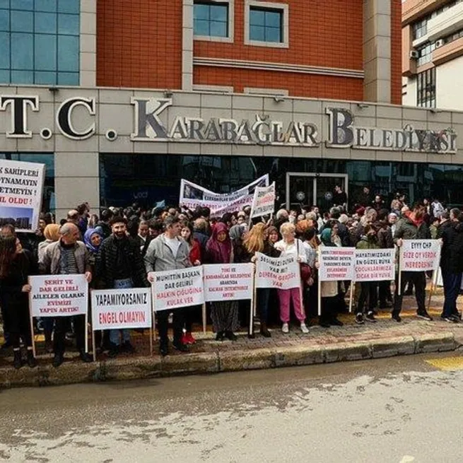 İzmirde kentsel dönüşüme takoz olan CHPli Karabağlar Belediyesine tepki: Enkaz altında kalınca mı sesimizi duyacaksınız?